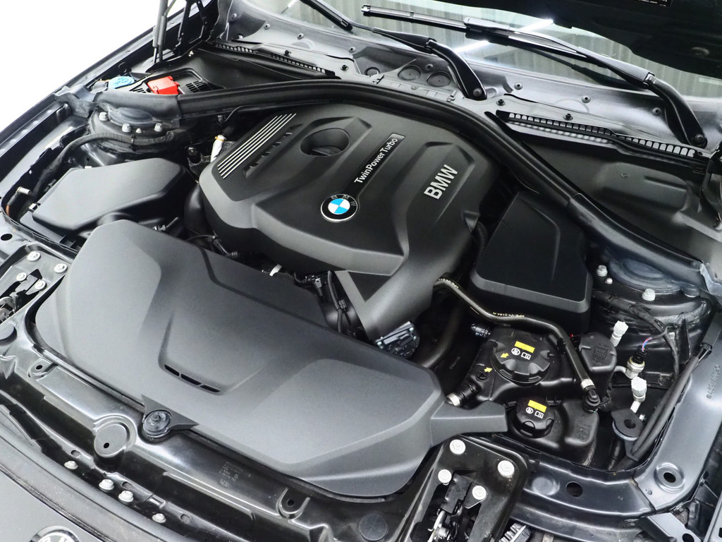 BMW 3 Serie Touring 320i M Sport Shadow 6