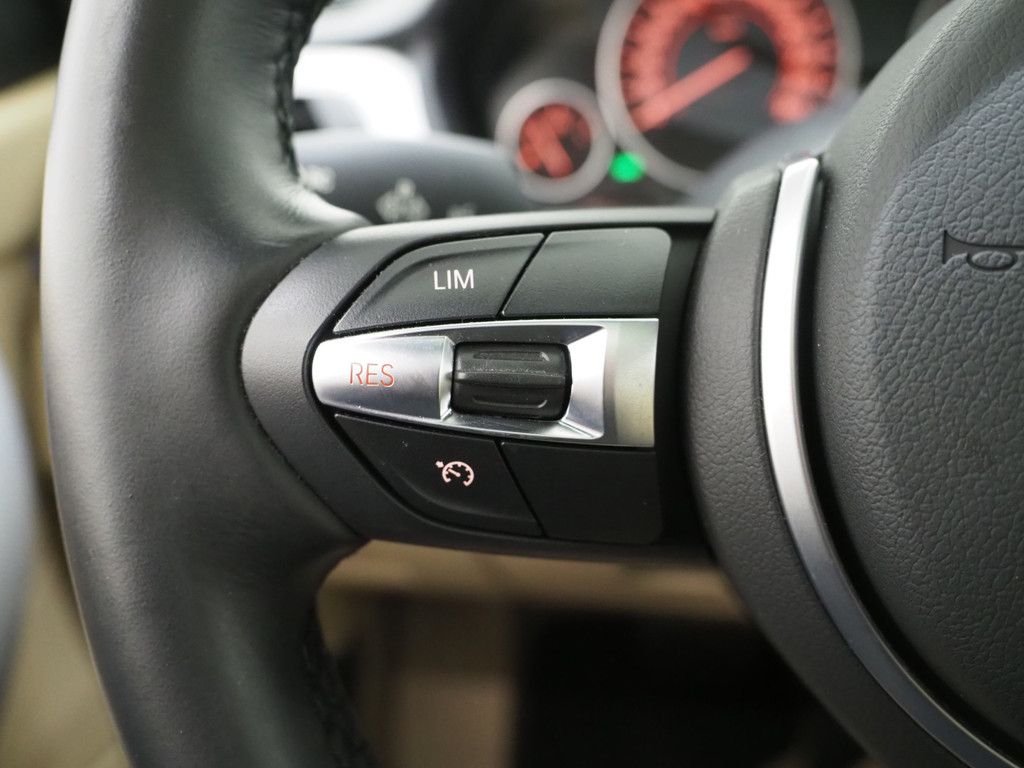 BMW 3 Serie Touring 320i M Sport Shadow 60