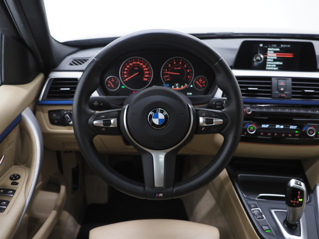 BMW 3 Serie Touring 320i M Sport Shadow 73