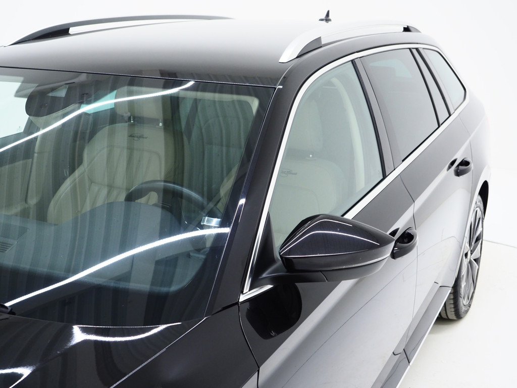 Škoda Superb Combi 1.4 TSI iV Laurin & Klement 12