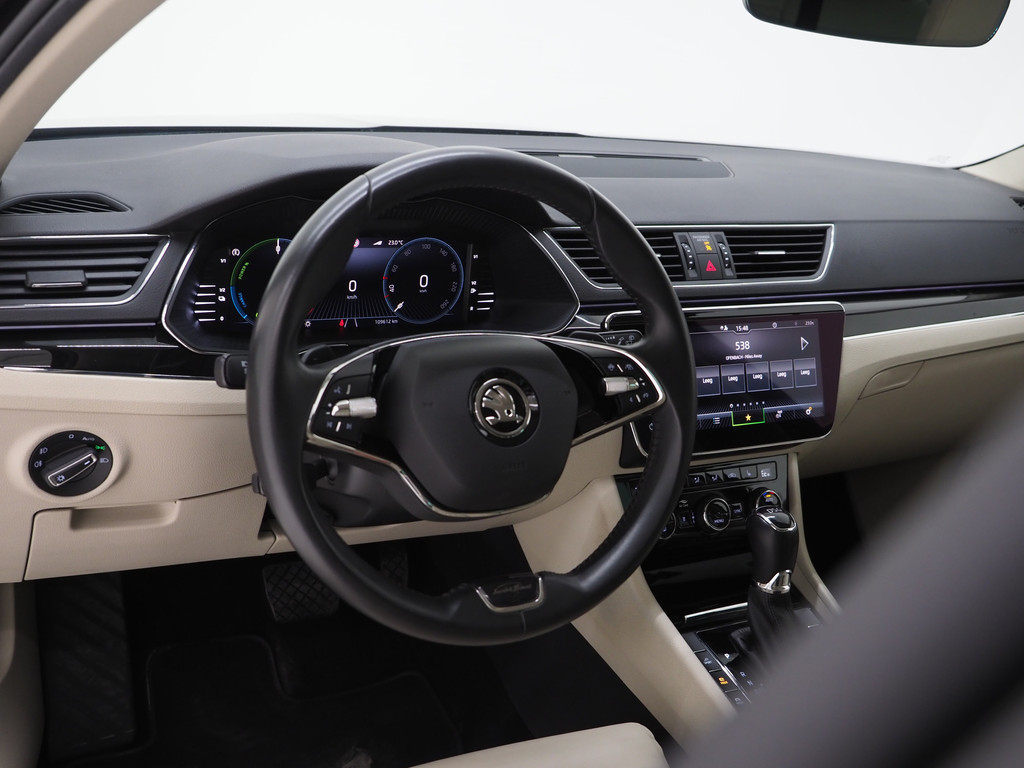 Škoda Superb Combi 1.4 TSI iV Laurin & Klement 16