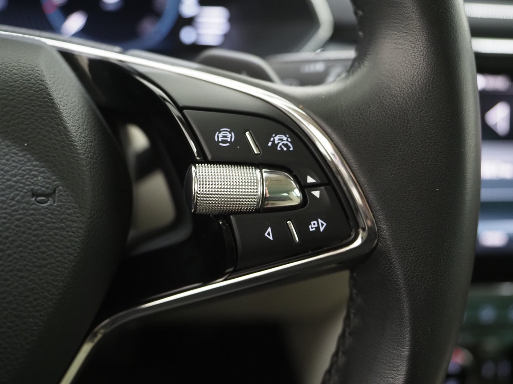 Škoda Superb Combi 1.4 TSI iV Laurin & Klement 24