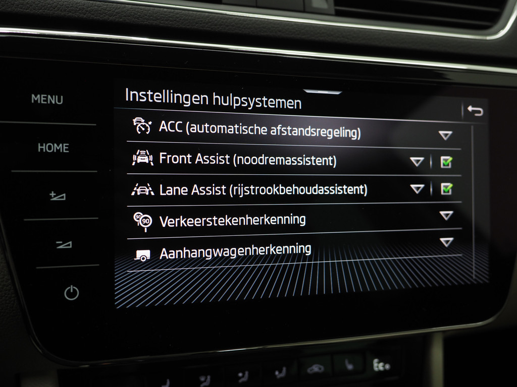 Škoda Superb Combi 1.4 TSI iV Laurin & Klement 31