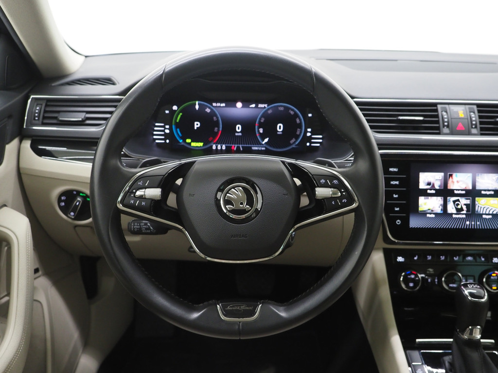 Škoda Superb Combi 1.4 TSI iV Laurin & Klement 36