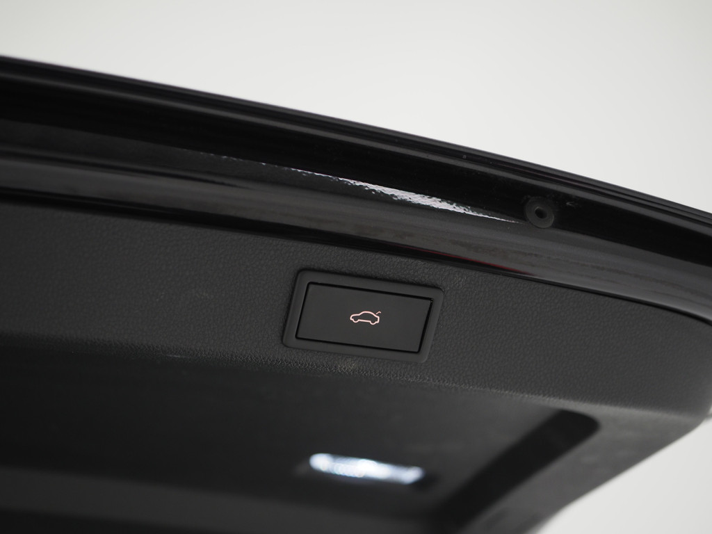 Škoda Superb Combi 1.4 TSI iV Laurin & Klement 39