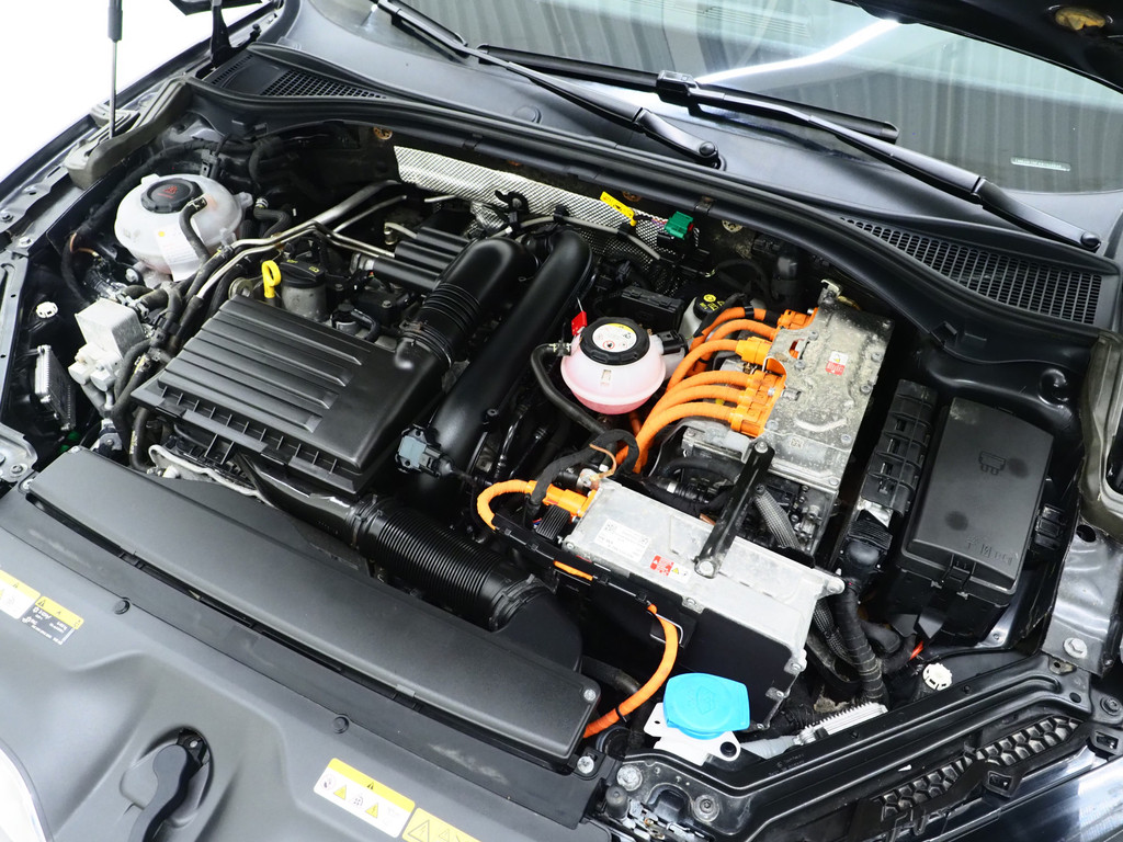 Škoda Superb Combi 1.4 TSI iV Laurin & Klement 48