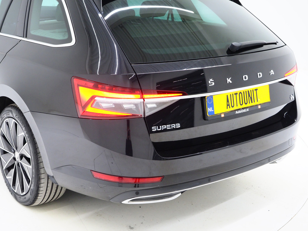 Škoda Superb Combi 1.4 TSI iV Laurin & Klement 55