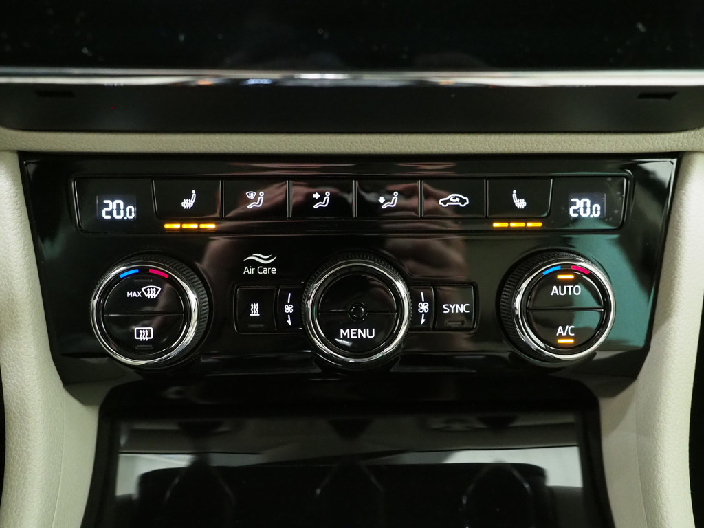 Škoda Superb Combi 1.4 TSI iV Laurin & Klement 75