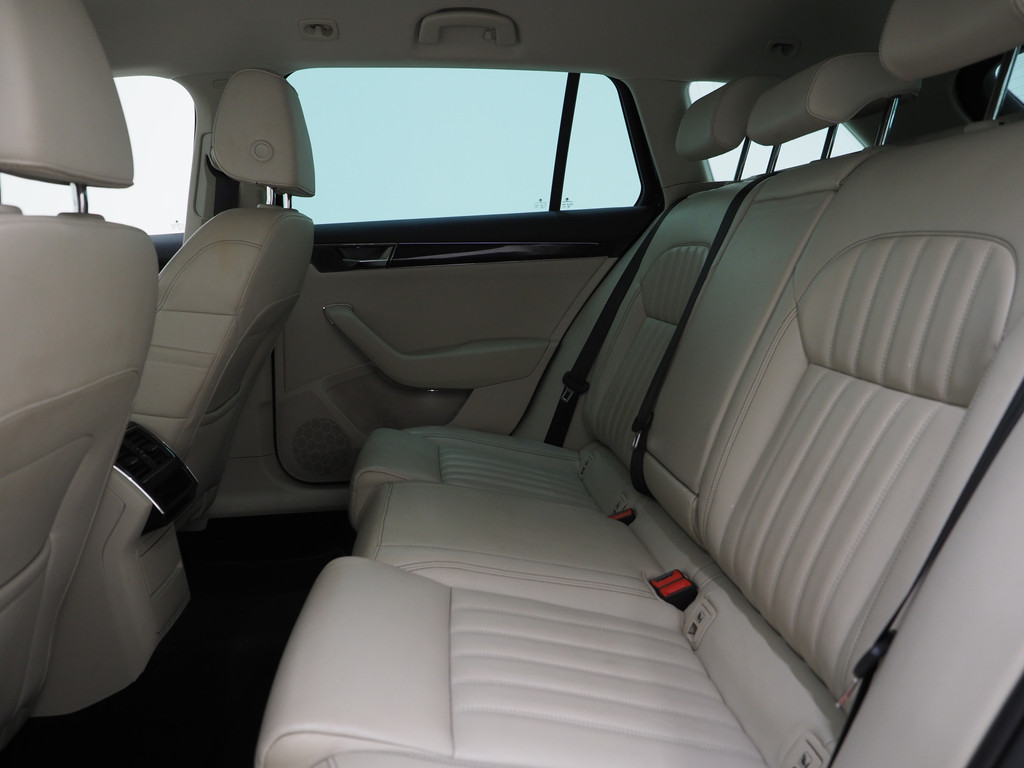 Škoda Superb Combi 1.4 TSI iV Laurin & Klement 79