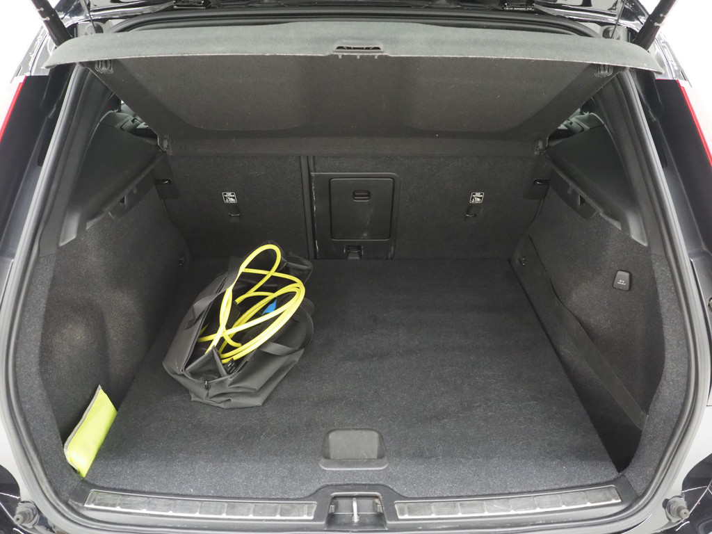 Volvo XC40 1.5 T5 Recharge R-Design 32