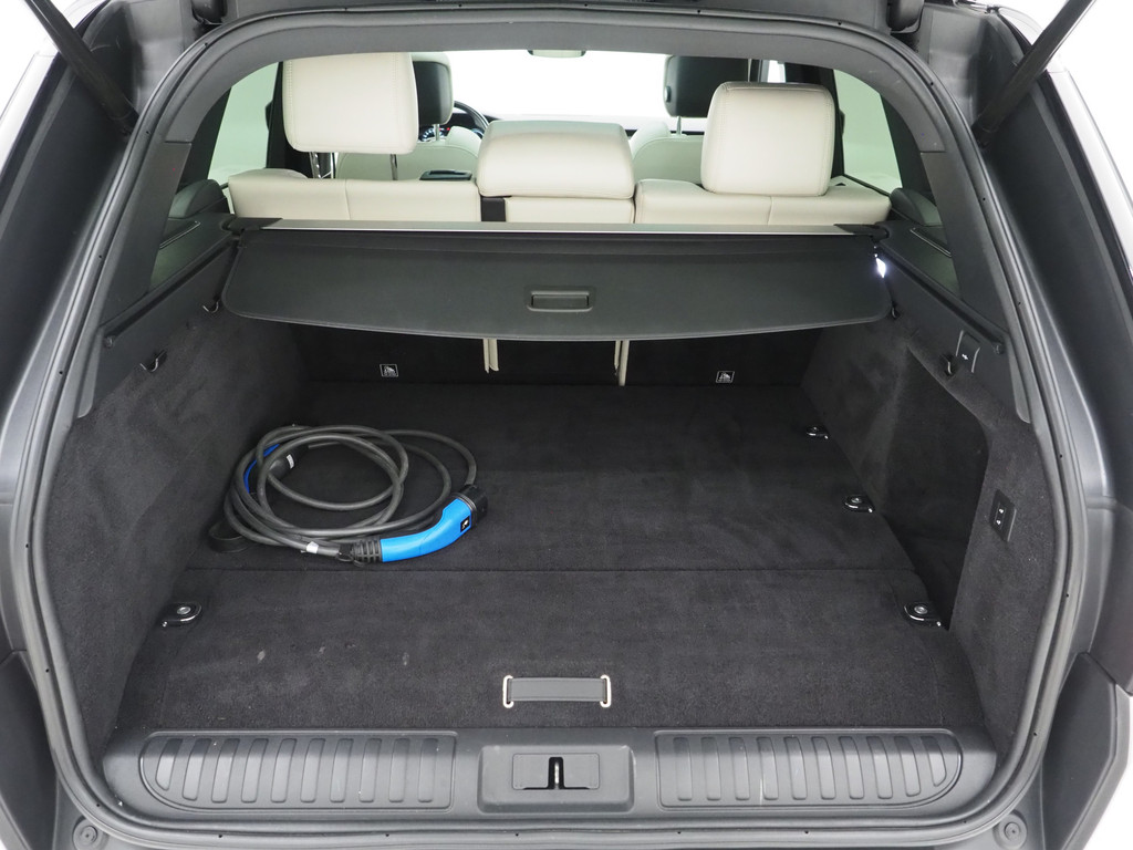 Land Rover Range Rover Sport 2.0 P400e HSE Dynamic SVO Satin 40