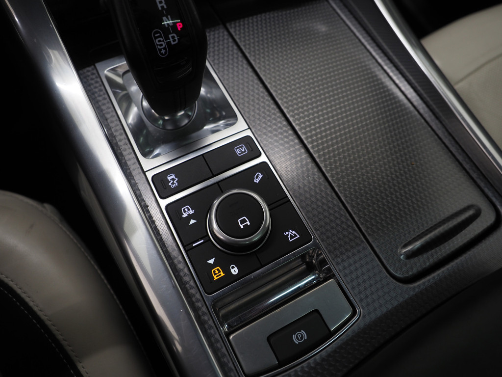 Land Rover Range Rover Sport 2.0 P400e HSE Dynamic SVO Satin 77