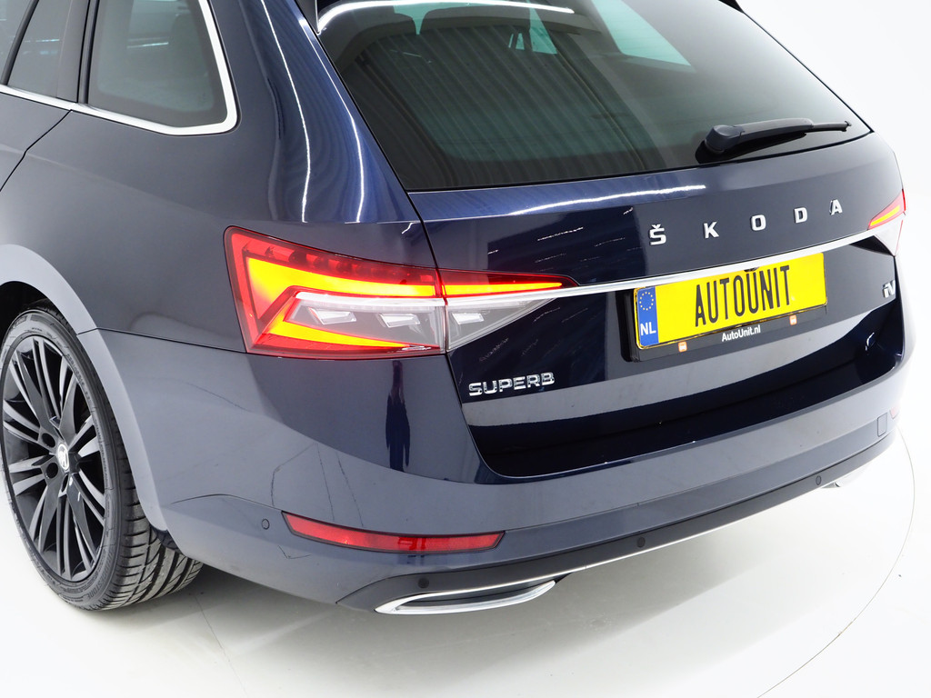Škoda Superb Combi 1.4 TSI iV Laurin & Klement 13