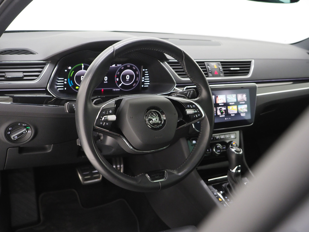 Škoda Superb Combi 1.4 TSI iV Laurin & Klement 17