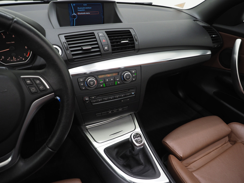 BMW 1-SERIE CABRIOLET 118i Exclusive Edition 38