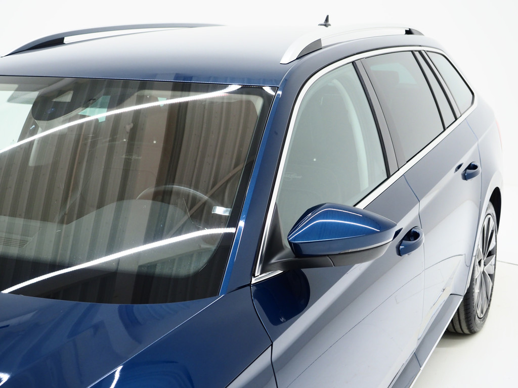 Škoda Superb Combi 1.4 TSI iV Laurin & Klement 12