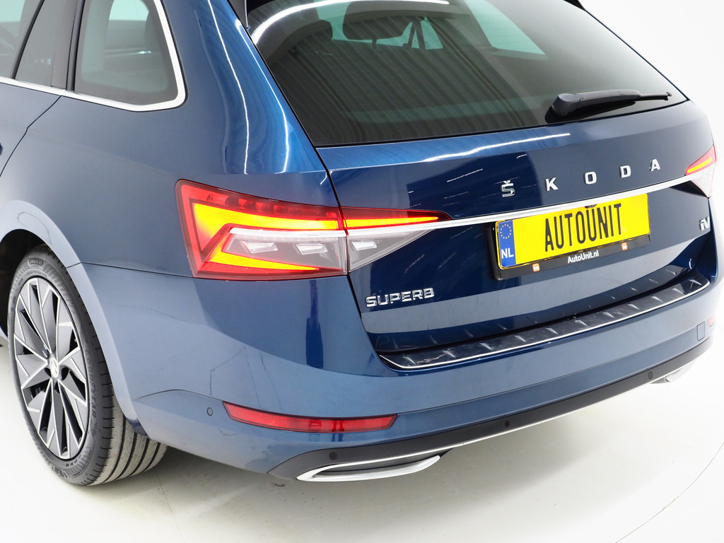 Škoda Superb Combi 1.4 TSI iV Laurin & Klement 13