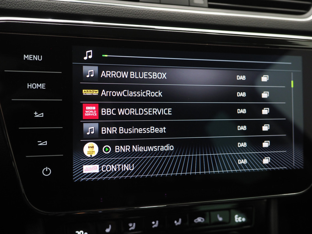 Škoda Superb Combi 1.4 TSI iV Laurin & Klement 28