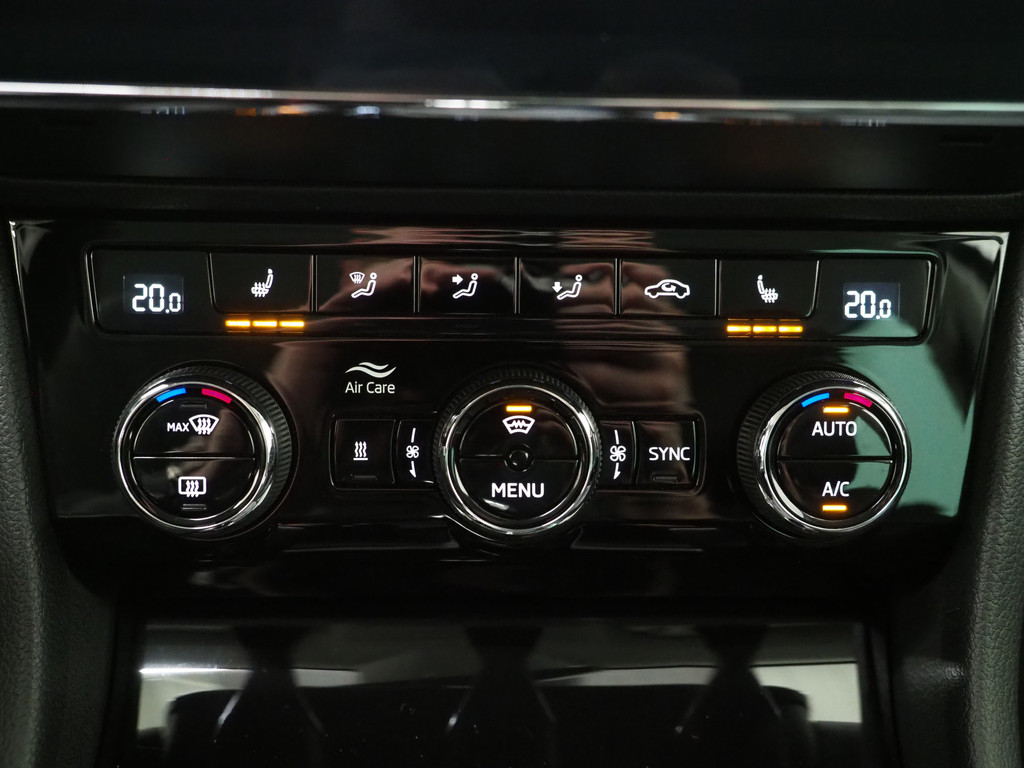 Škoda Superb Combi 1.4 TSI iV Laurin & Klement 34