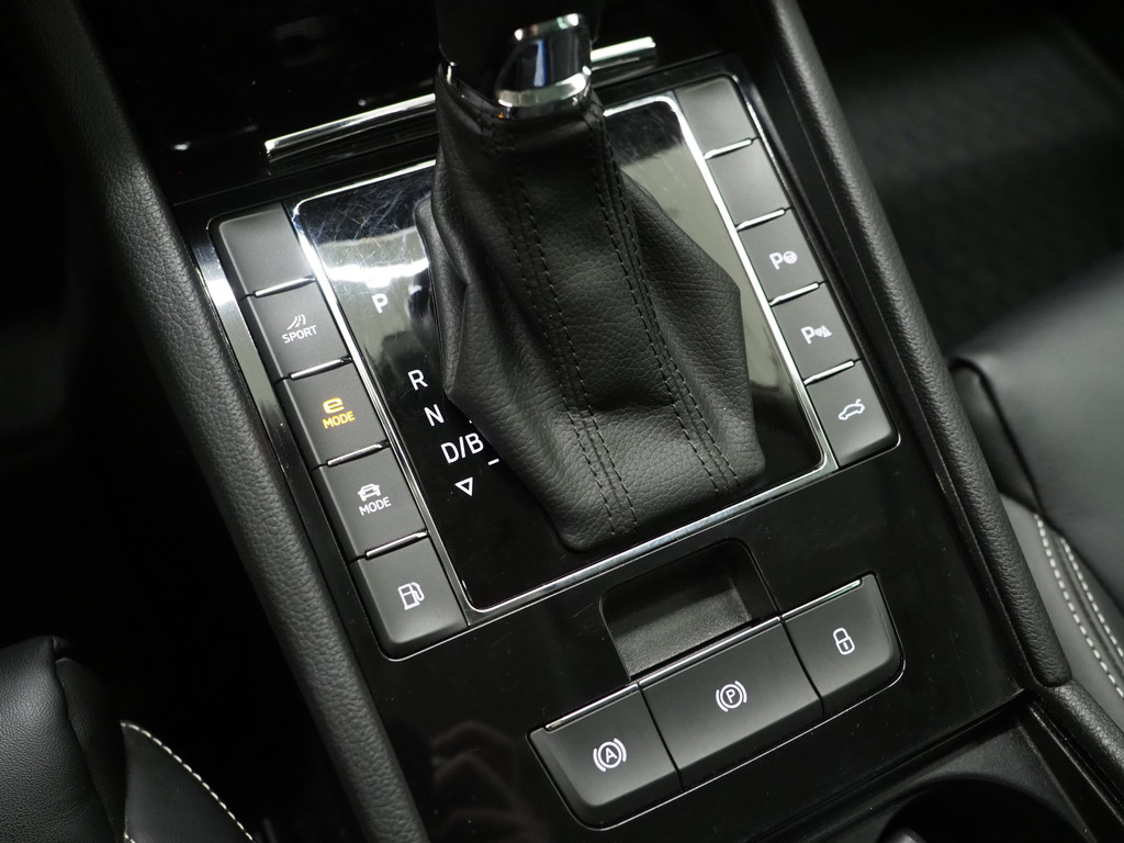 Škoda Superb Combi 1.4 TSI iV Laurin & Klement 35