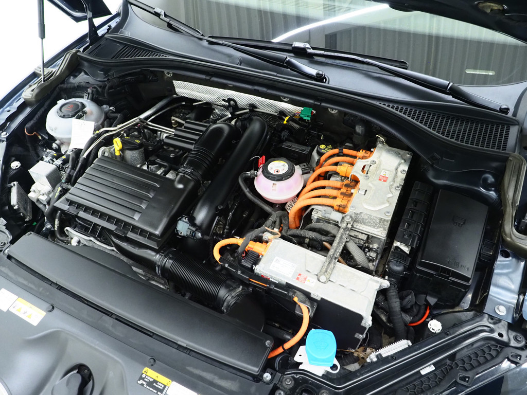 Škoda Superb Combi 1.4 TSI iV Laurin & Klement 49