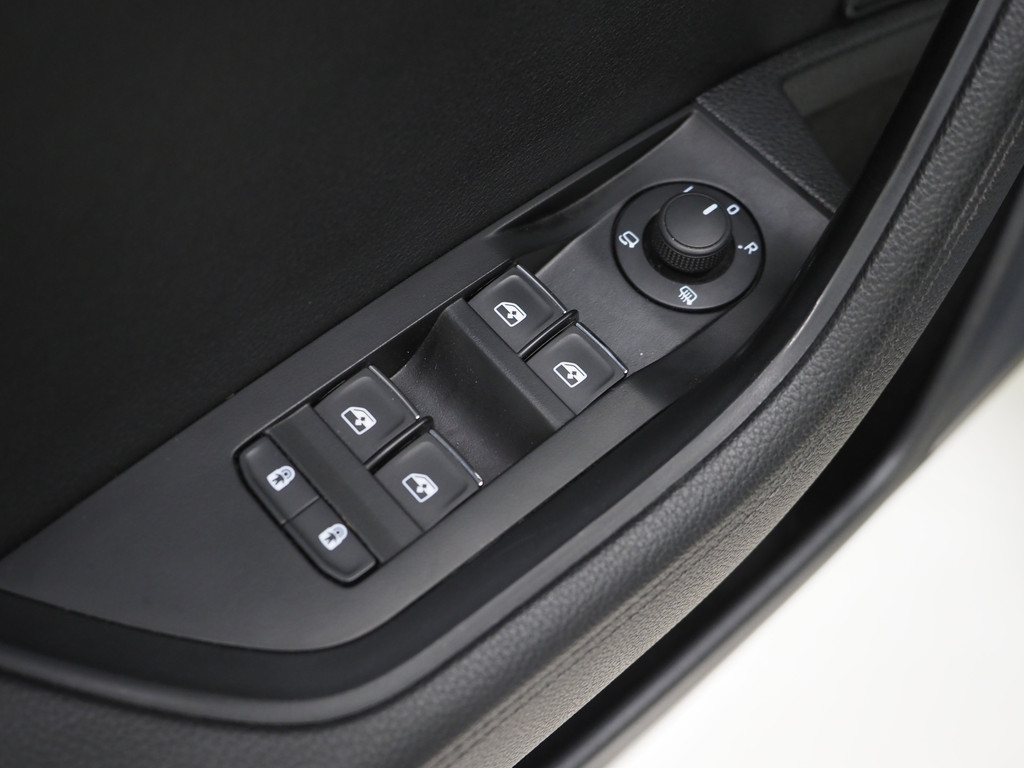 Škoda Superb Combi 1.4 TSI iV Laurin & Klement 61