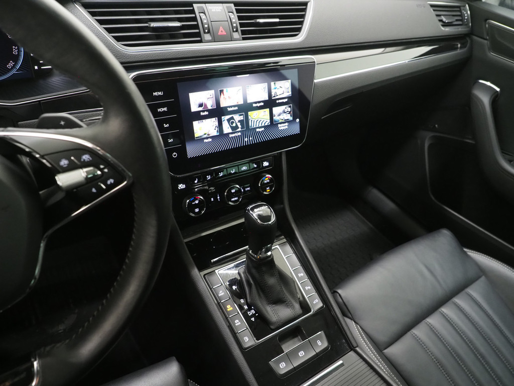 Škoda Superb Combi 1.4 TSI iV Laurin & Klement 79