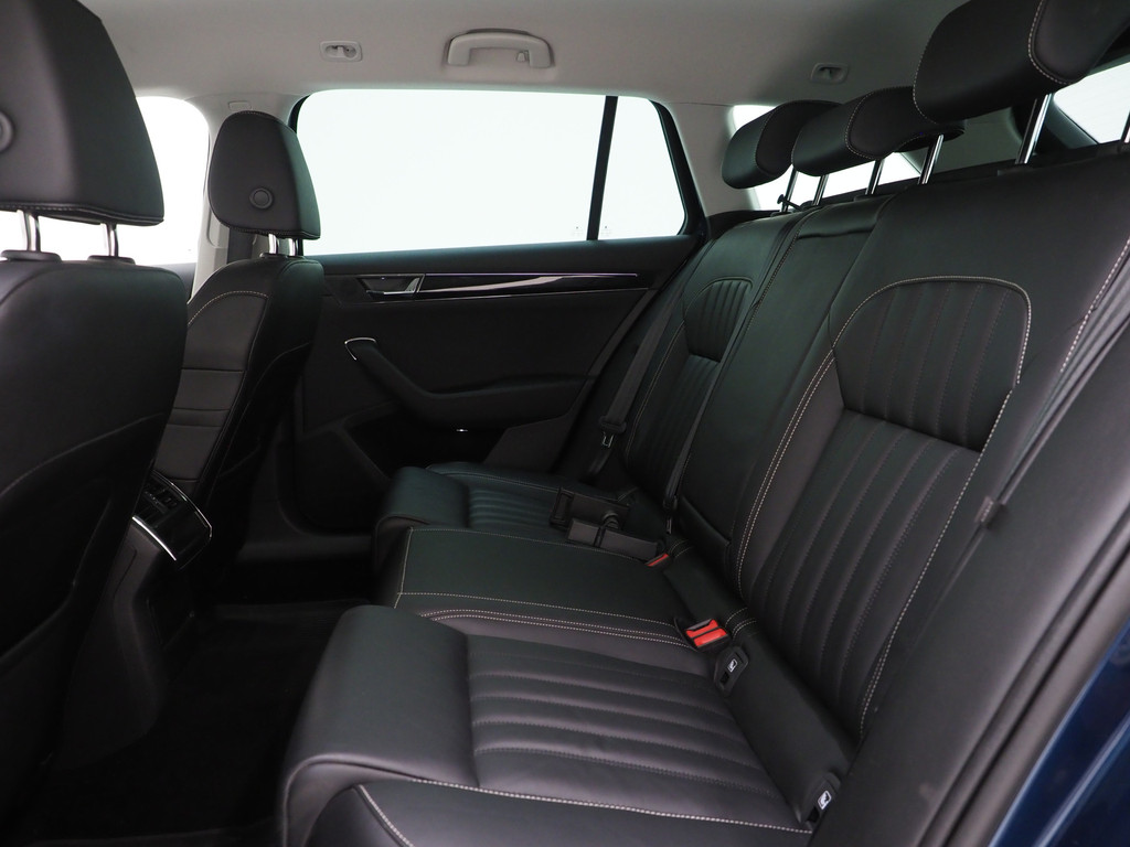 Škoda Superb Combi 1.4 TSI iV Laurin & Klement 81