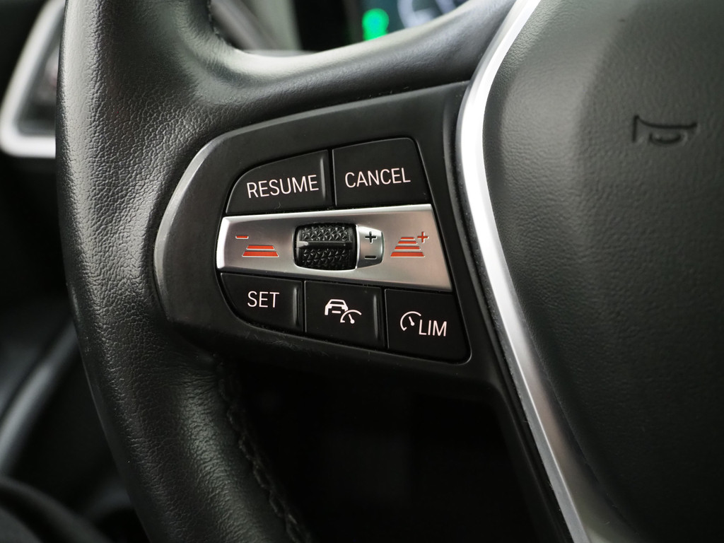 BMW 3 Serie Touring 320e Shadow Line 22