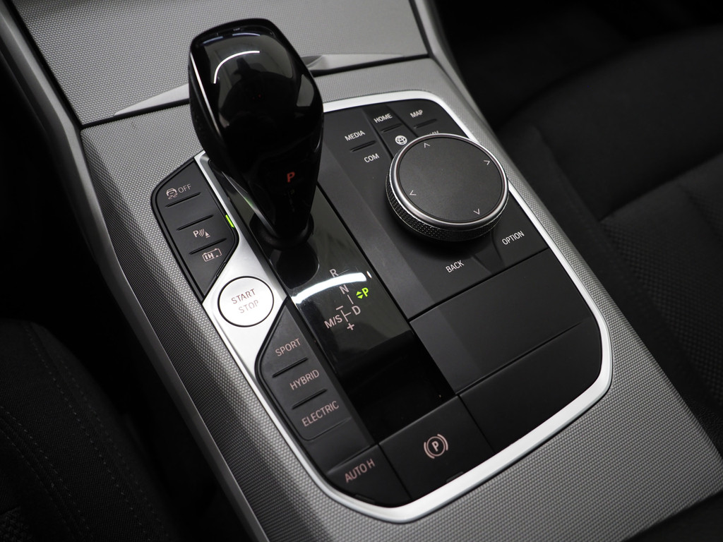 BMW 3 Serie Touring 320e Shadow Line 32