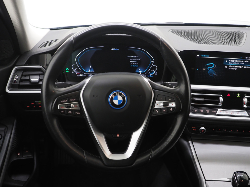 BMW 3 Serie Touring 320e Shadow Line 35