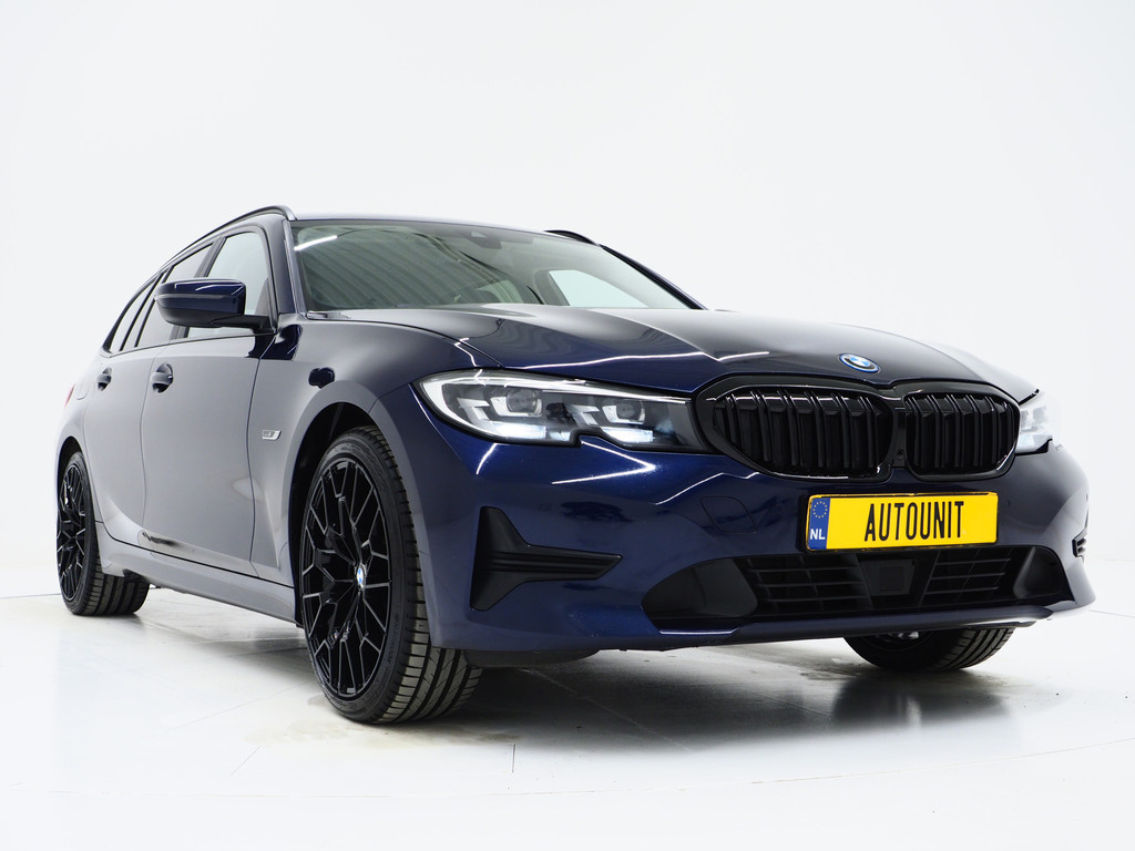 BMW 3 Serie Touring 320e Shadow Line 51