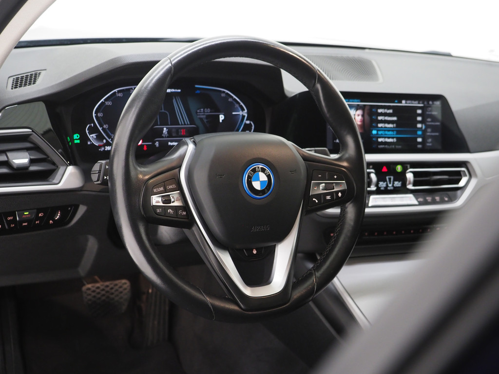 BMW 3 Serie Touring 320e Shadow Line 57