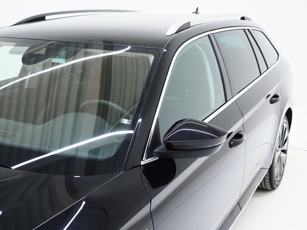 Škoda Superb Combi 1.4 TSI iV Laurin & Klement 12