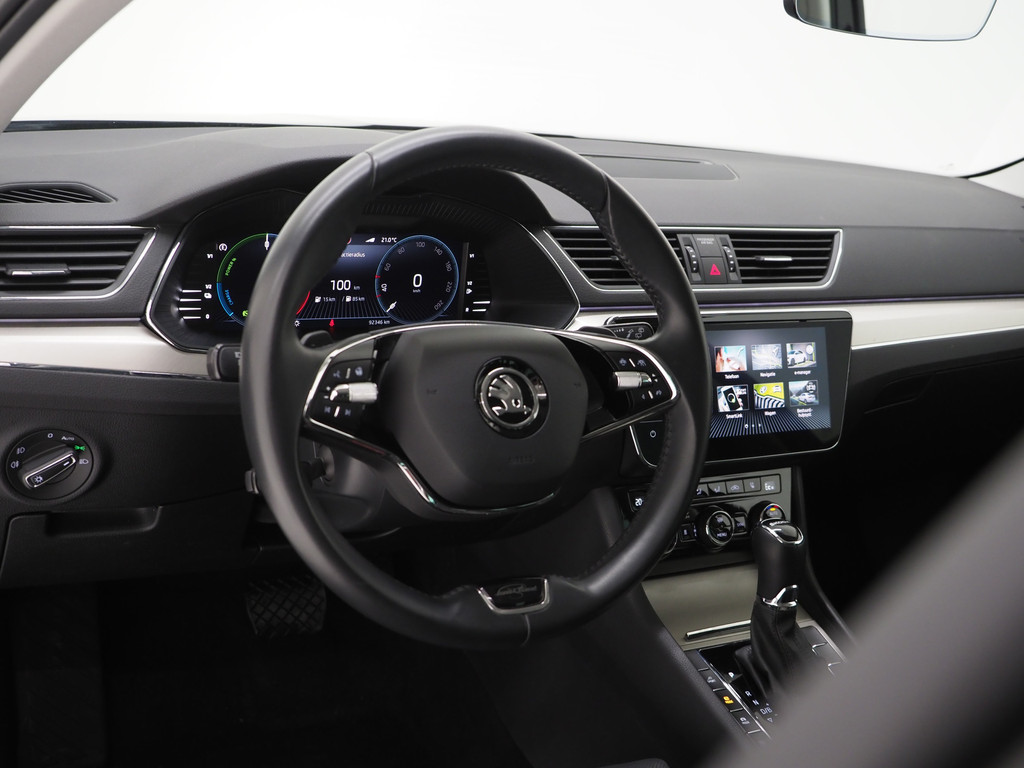 Škoda Superb Combi 1.4 TSI iV Laurin & Klement 17