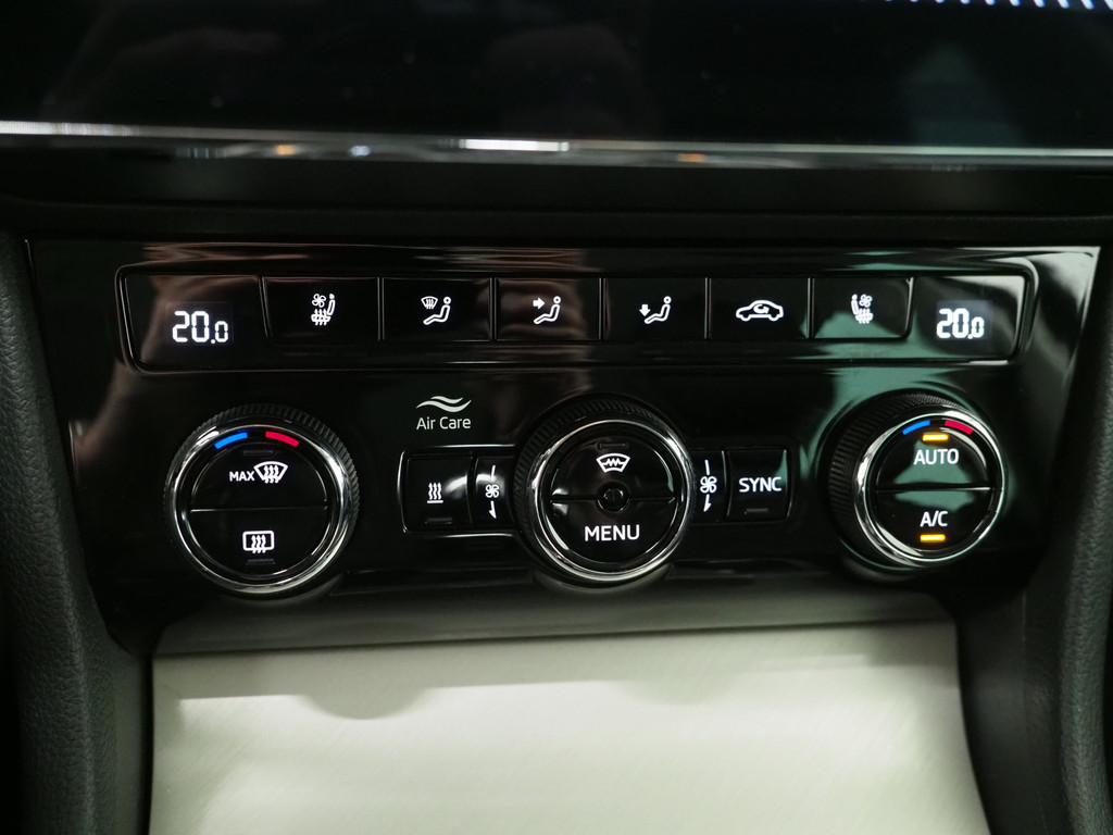 Škoda Superb Combi 1.4 TSI iV Laurin & Klement 34