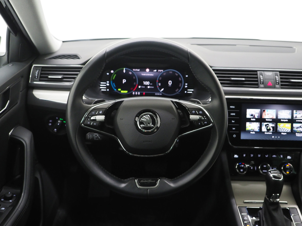 Škoda Superb Combi 1.4 TSI iV Laurin & Klement 38