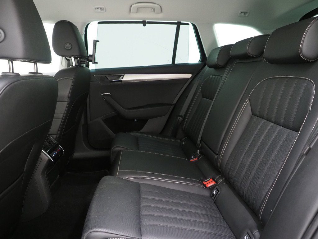 Škoda Superb Combi 1.4 TSI iV Laurin & Klement 39