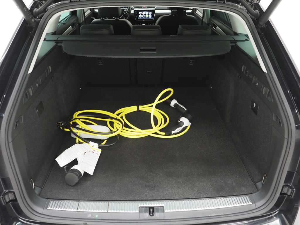 Škoda Superb Combi 1.4 TSI iV Laurin & Klement 40