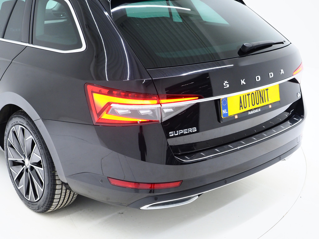 Škoda Superb Combi 1.4 TSI iV Laurin & Klement 57