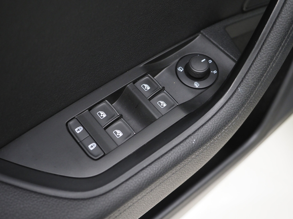 Škoda Superb Combi 1.4 TSI iV Laurin & Klement 62