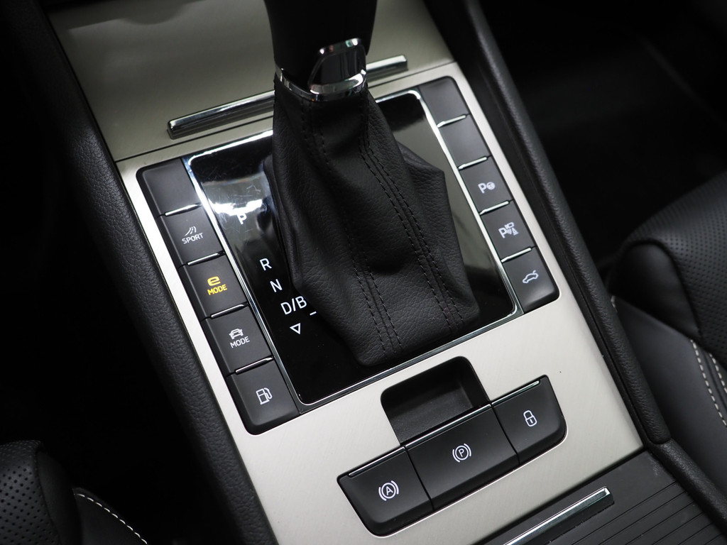 Škoda Superb Combi 1.4 TSI iV Laurin & Klement 79