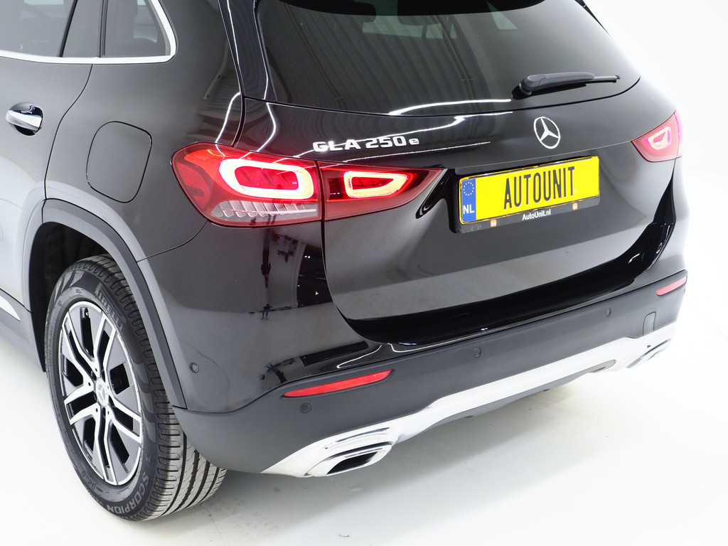 Mercedes-Benz GLA 250 e 52