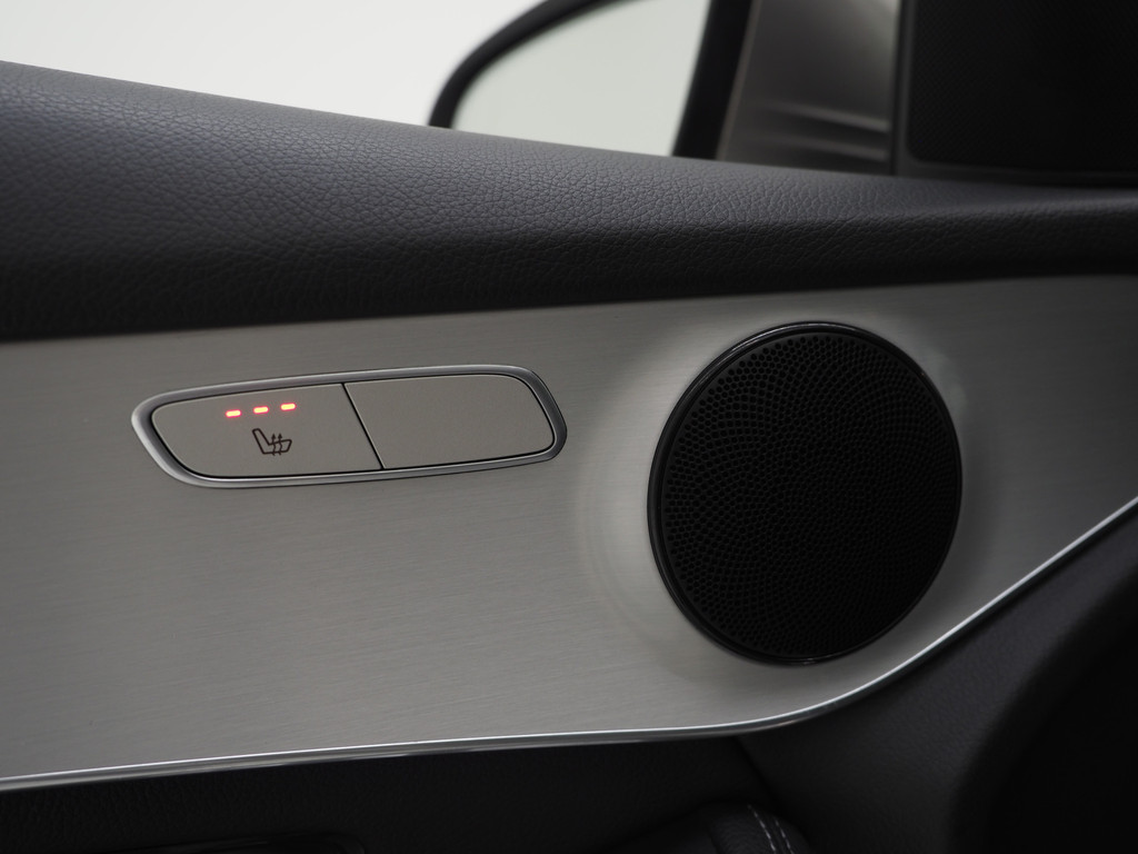 Mercedes-Benz GLC 300e 4MATIC AMG 16