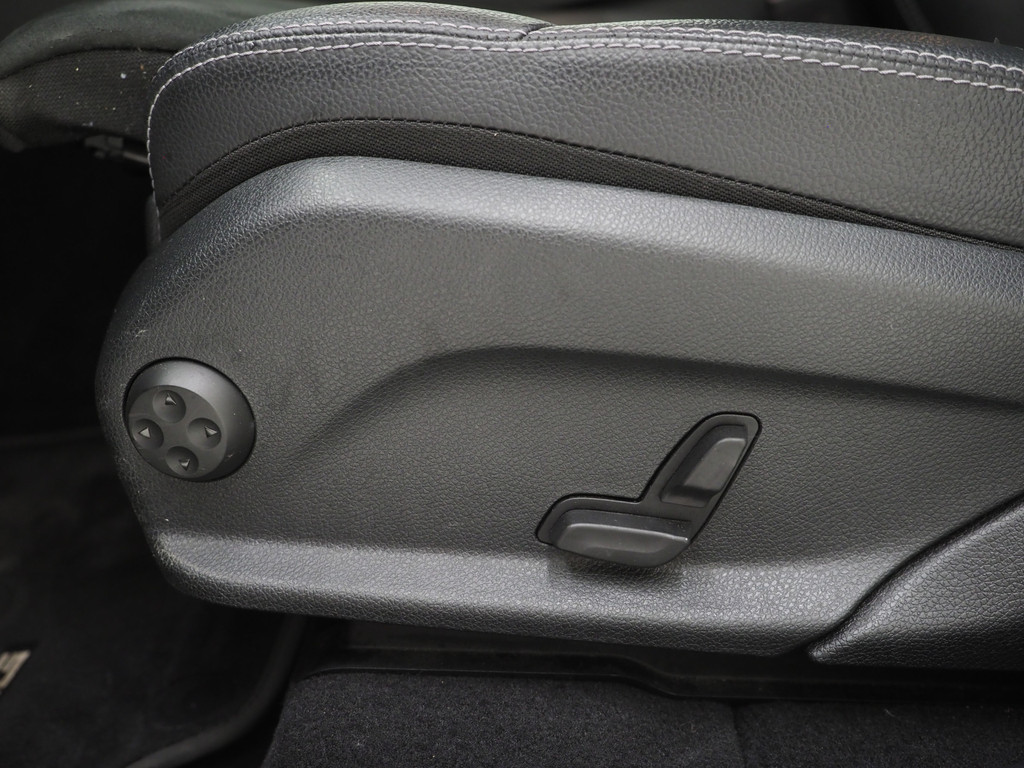 Mercedes-Benz GLC 300e 4MATIC AMG 18