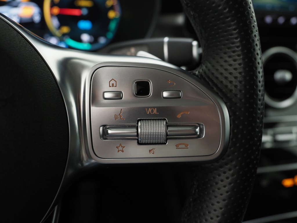 Mercedes-Benz GLC 300e 4MATIC AMG 23