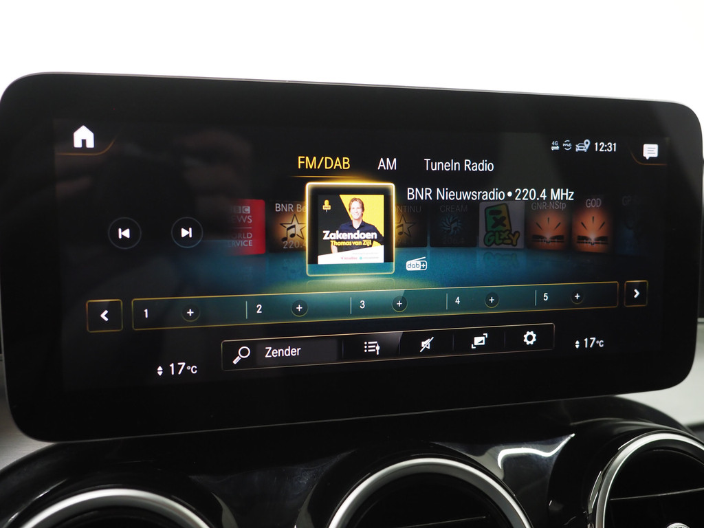 Mercedes-Benz GLC 300e 4MATIC AMG 26