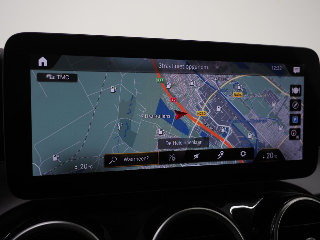 Mercedes-Benz GLC 300e 4MATIC AMG 27