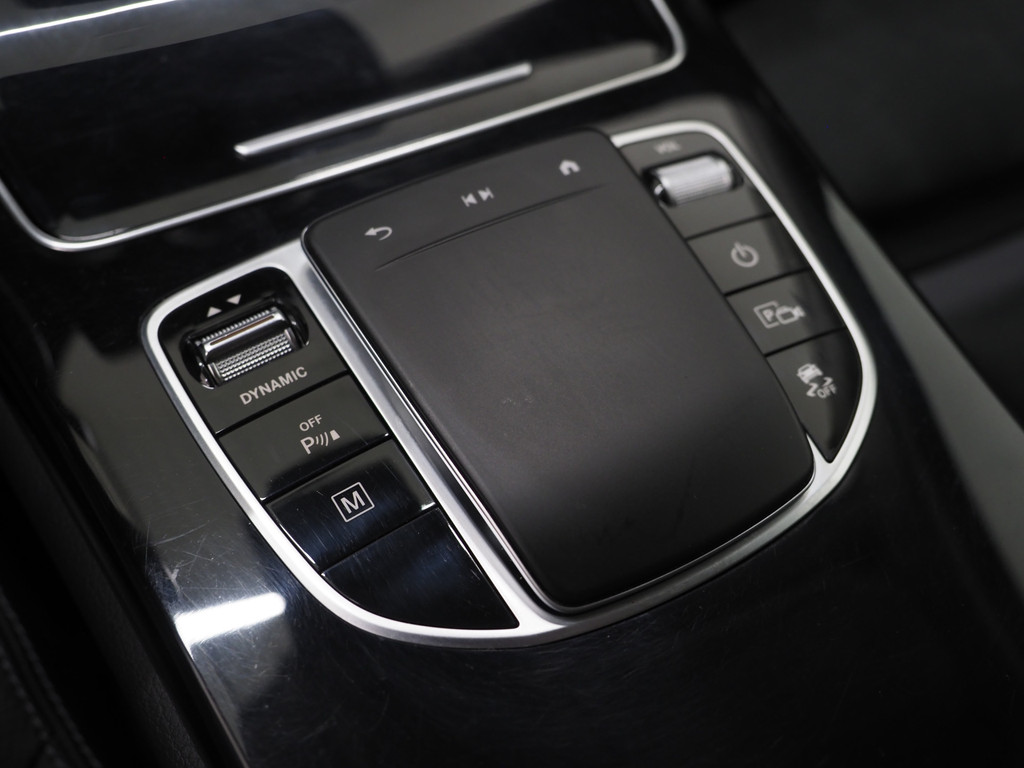 Mercedes-Benz GLC 300e 4MATIC AMG 33