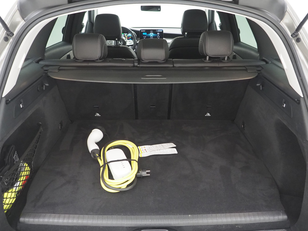 Mercedes-Benz GLC 300e 4MATIC AMG 37